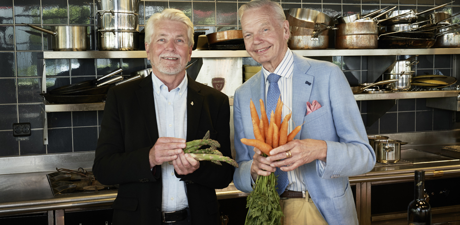 Leif Bergsten och Carl Jan Granqvist i ett kök.